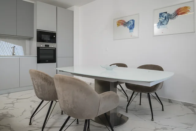 Dining table beside the kitchen